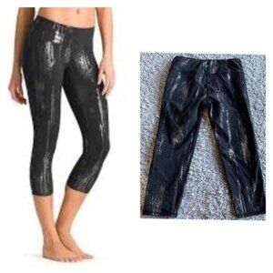 Athleta lightning foil chaturanga capri size small